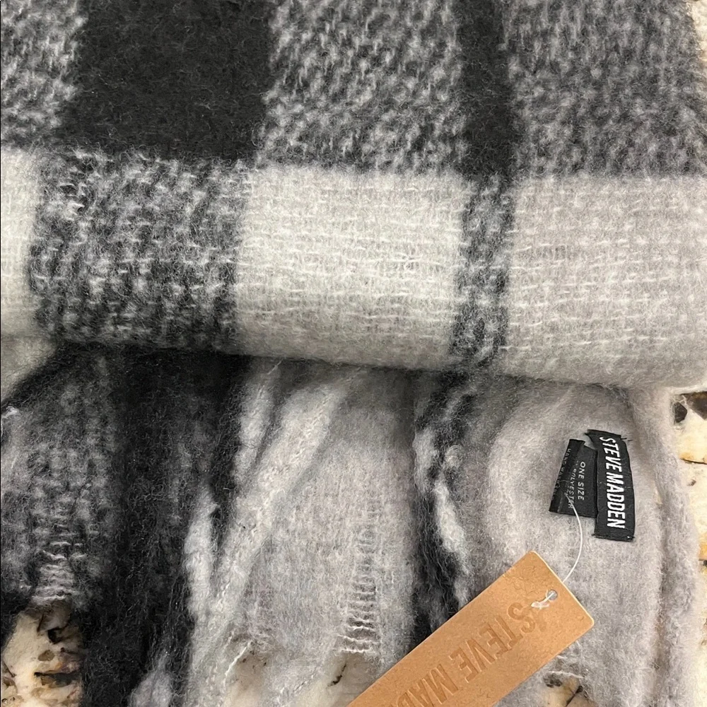Steve Madden Gray and Black Winter Wool Scarf NEW Size OS